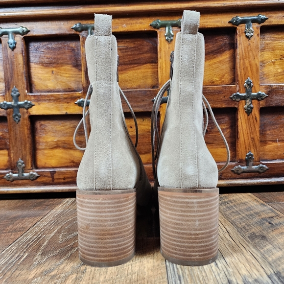 Vince Camuto Heeled Leather Ankle Boots 9.5 - Picture 3 of 12